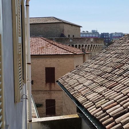 Palazzo Cavalletti - Appartamenti Nel Cuore Di Senigallia Exterior photo